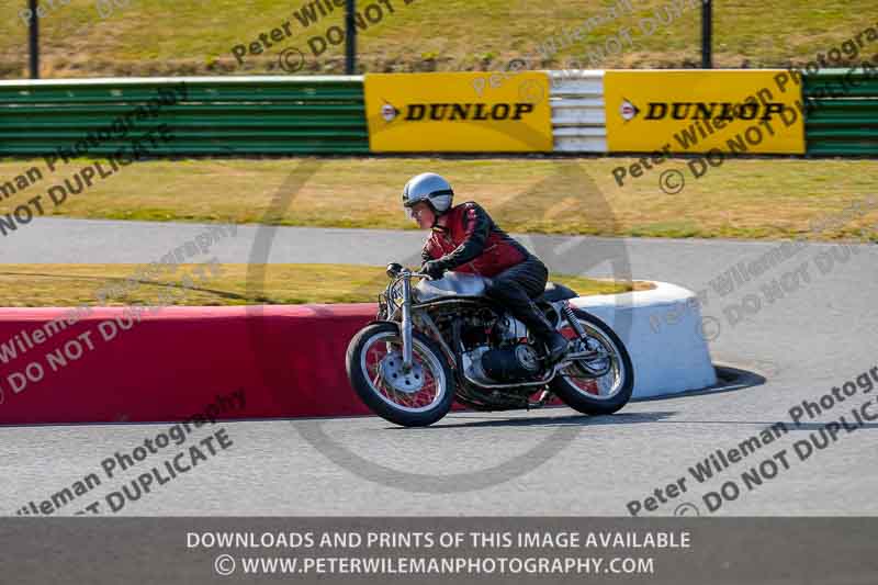 Vintage motorcycle club;eventdigitalimages;mallory park;mallory park trackday photographs;no limits trackdays;peter wileman photography;trackday digital images;trackday photos;vmcc festival 1000 bikes photographs